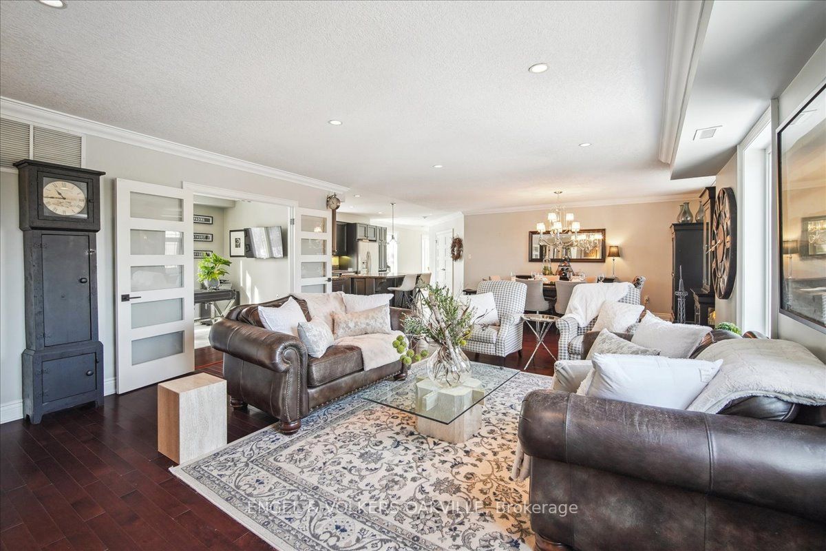 390 Upper Middle Road E, #306