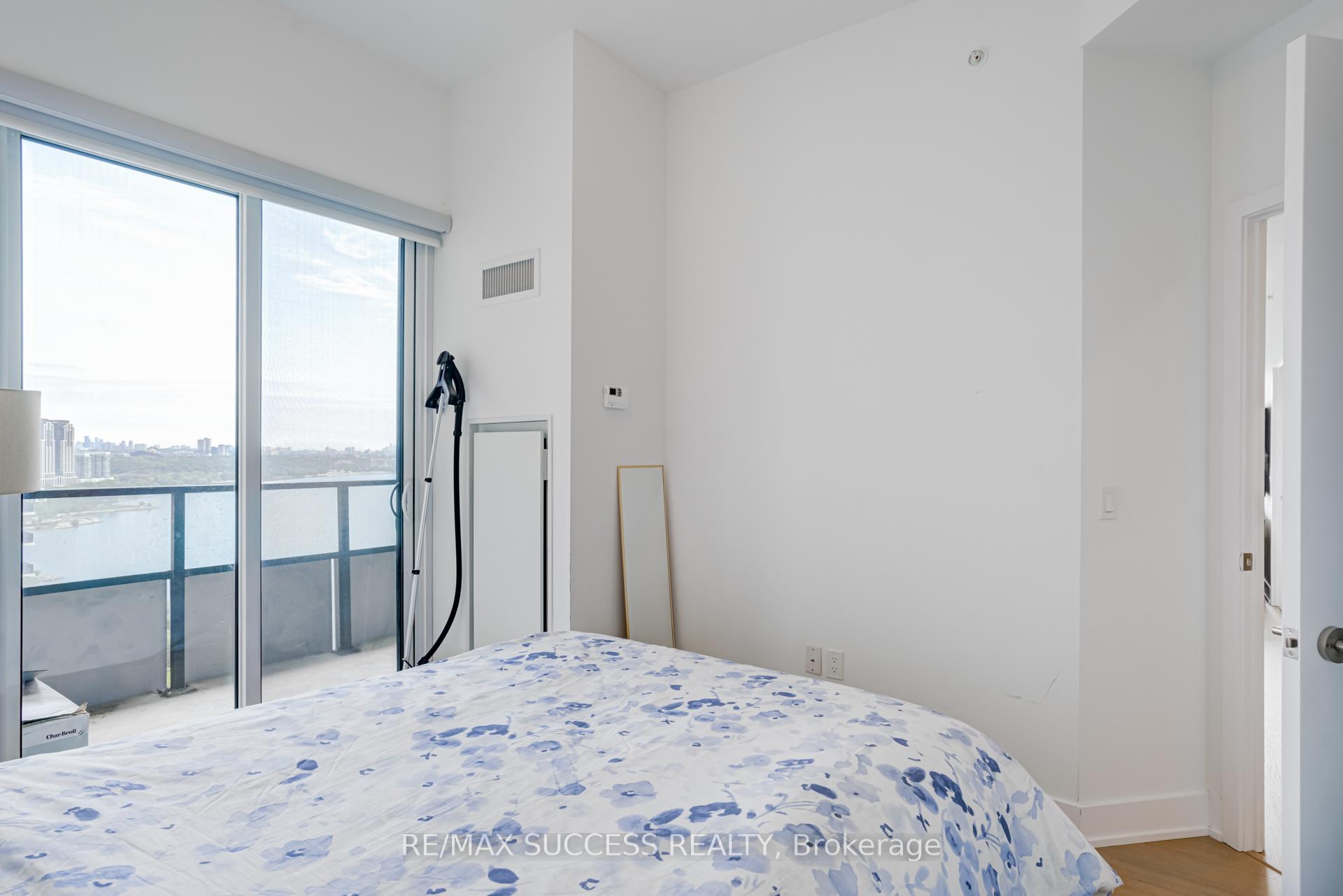 3 Bedrooms Condo at 20 Shore breeze, Toronto For sale