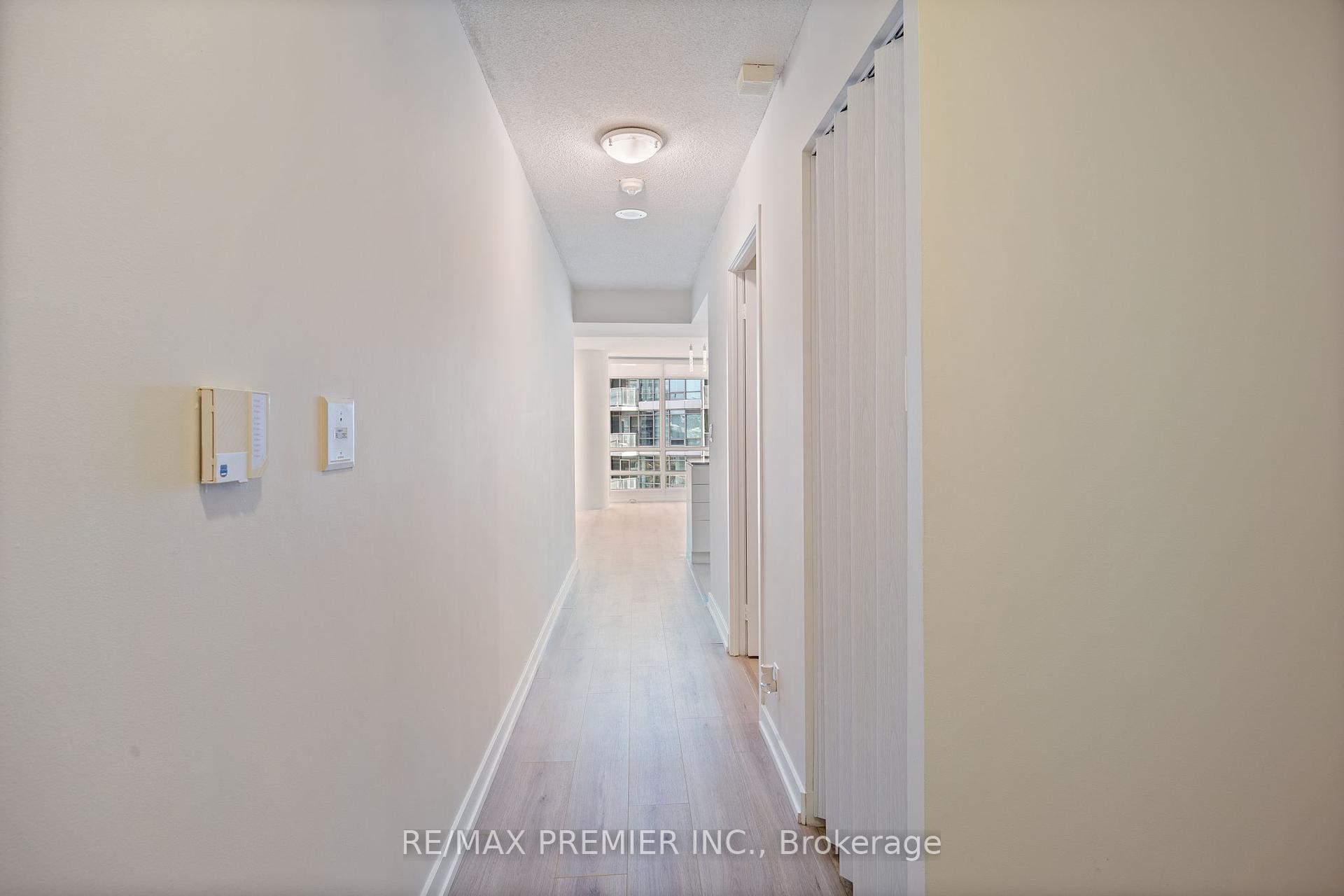 2 Bedrooms Condo at 381 Front,  Toronto For sale