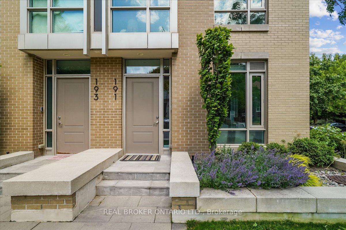 3 Bedrooms Condo at 191 Duplex, Toronto For sale