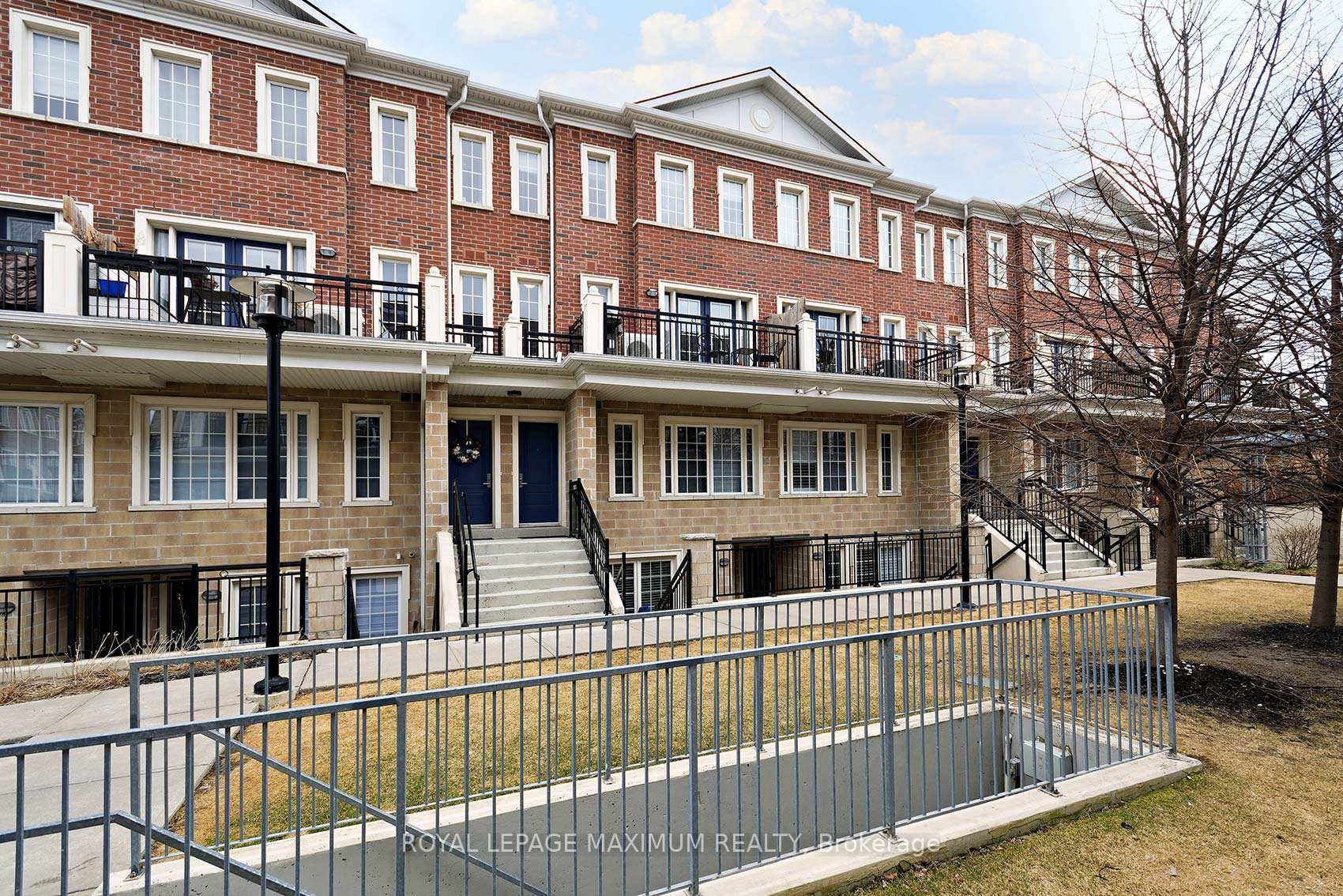2 Bedrooms Condo at 26 Bruce,  Vaughan For sale