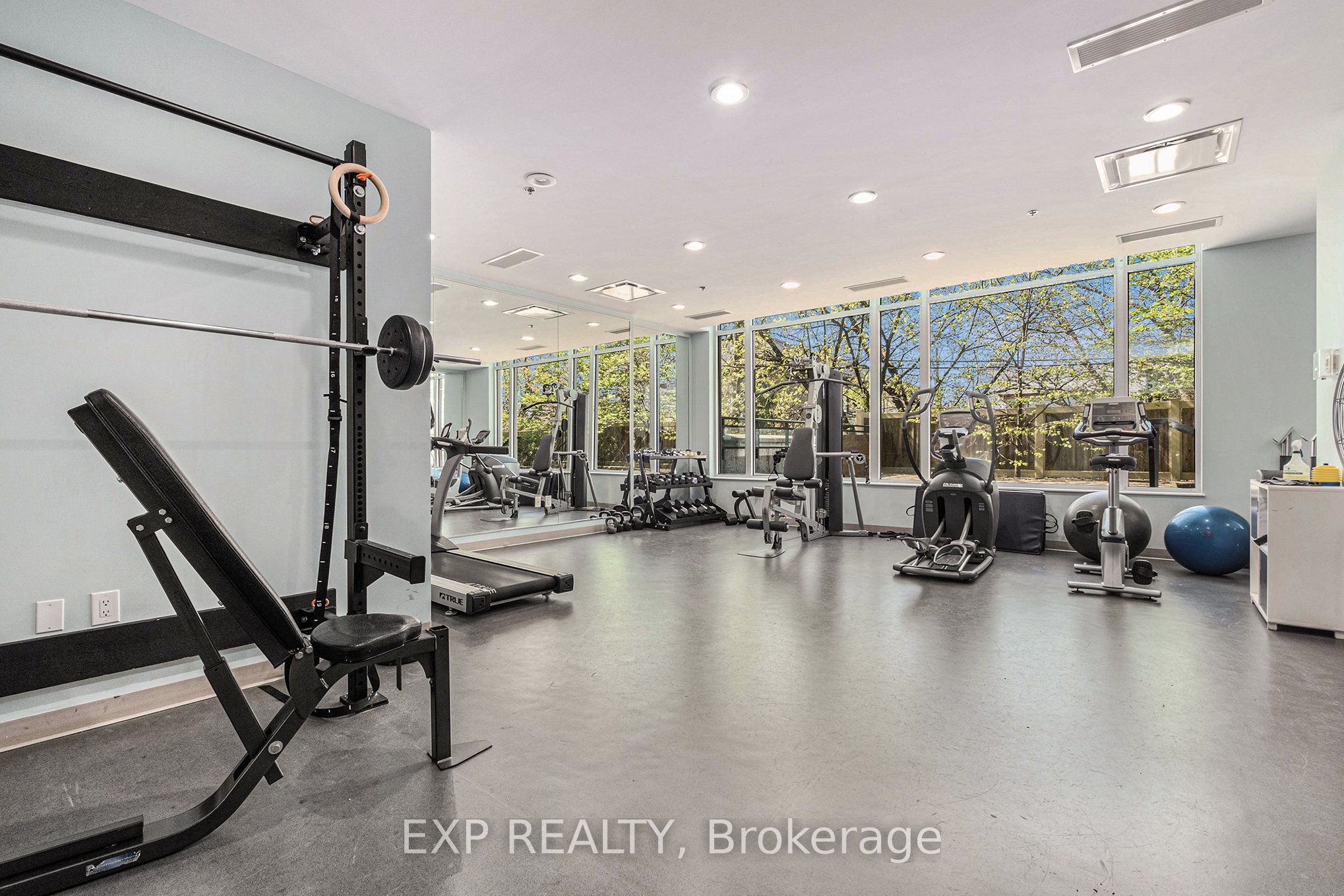 101 Richmond Road, #406