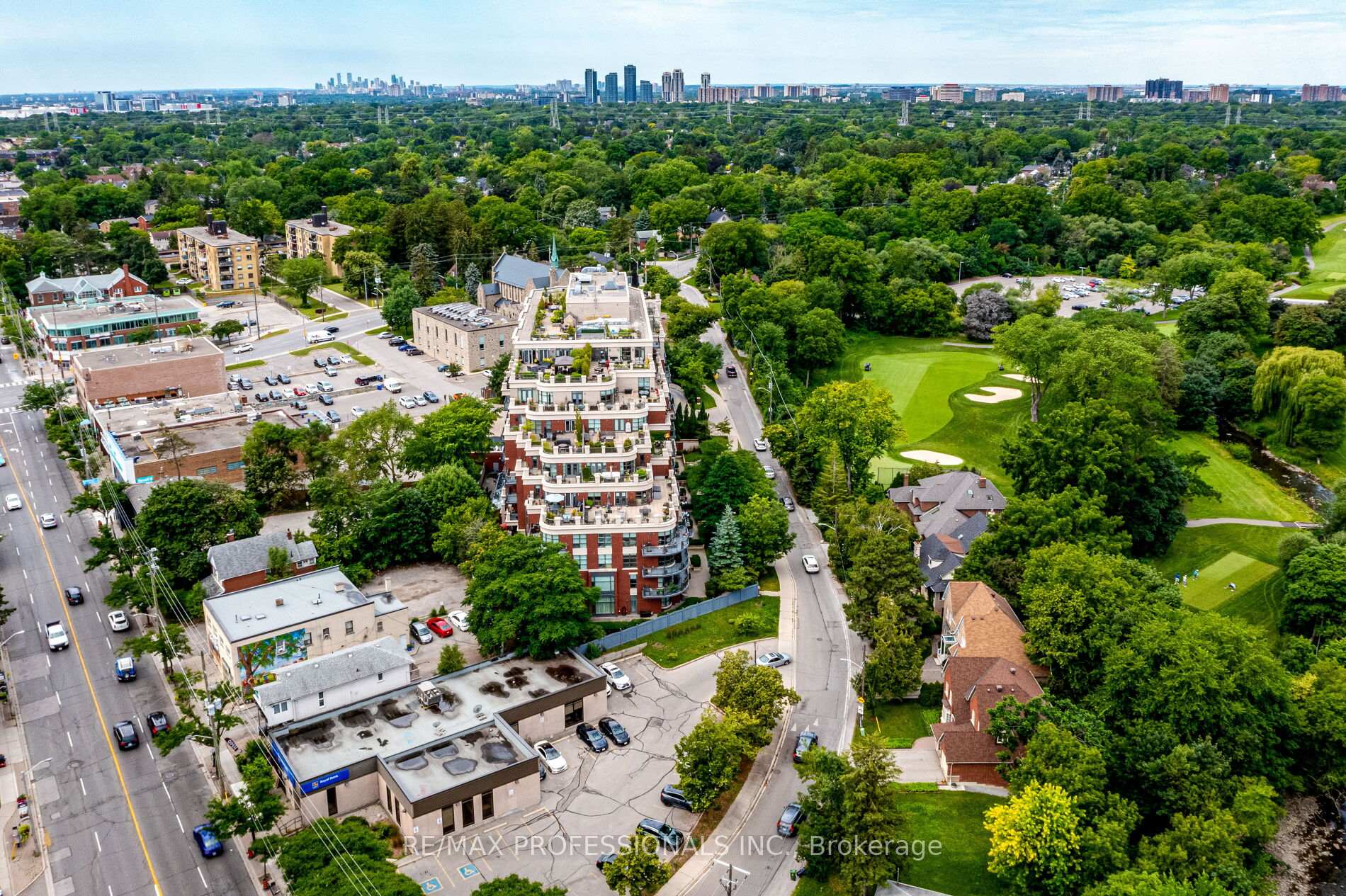 3 Bedrooms Condo at 9 Burnhamthorpe, Toronto For sale