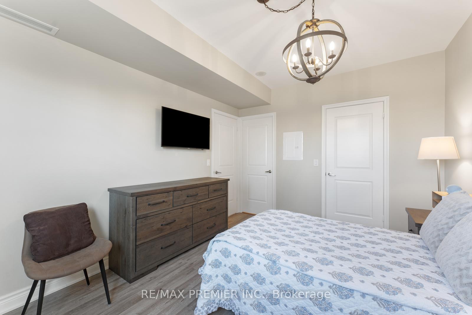2 Bedrooms Condo at 9235 Jane,  Vaughan For sale