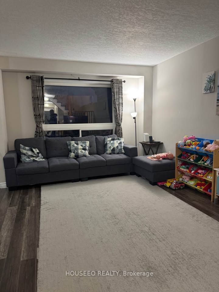 88 Bloomington Drive, Cambridge, ON N1P 1J5