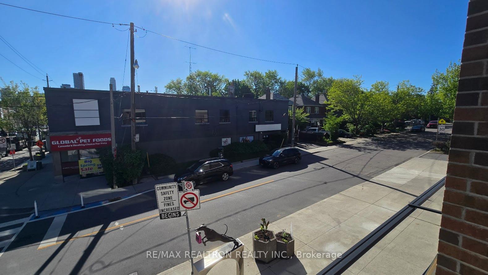 2 Bedrooms Condo at 70 Elmsthorpe, Toronto For sale