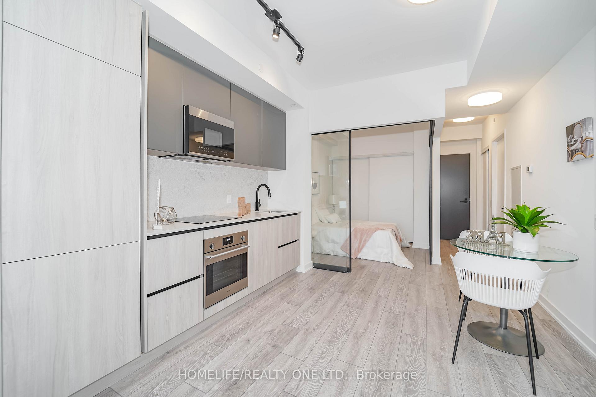 1 Bedroom Condo at 108 Peter, Toronto For sale