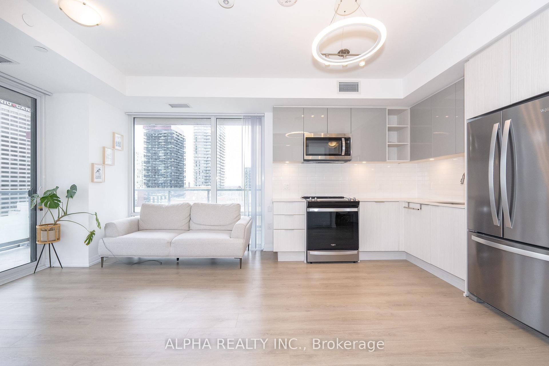 3 Bedrooms Condo at 50 Dunfield,  Toronto For sale