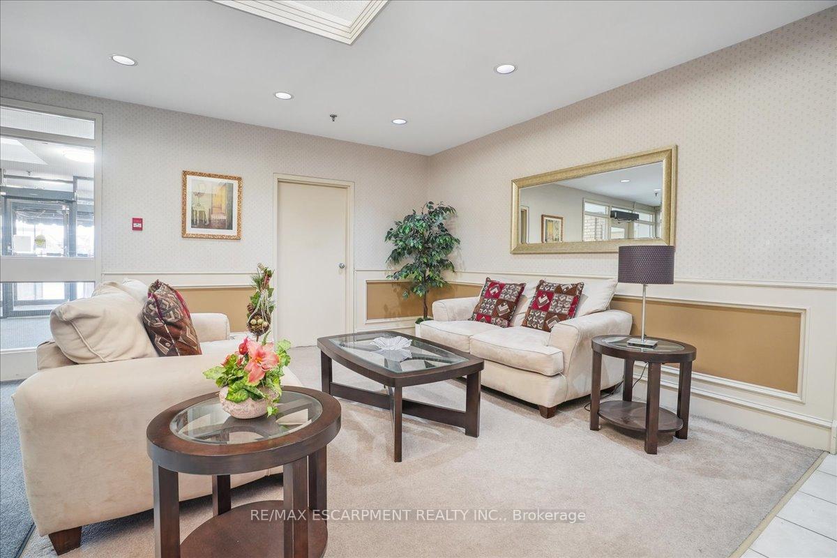 2 Bedrooms Condo at 432 Main,  Hamilton For sale