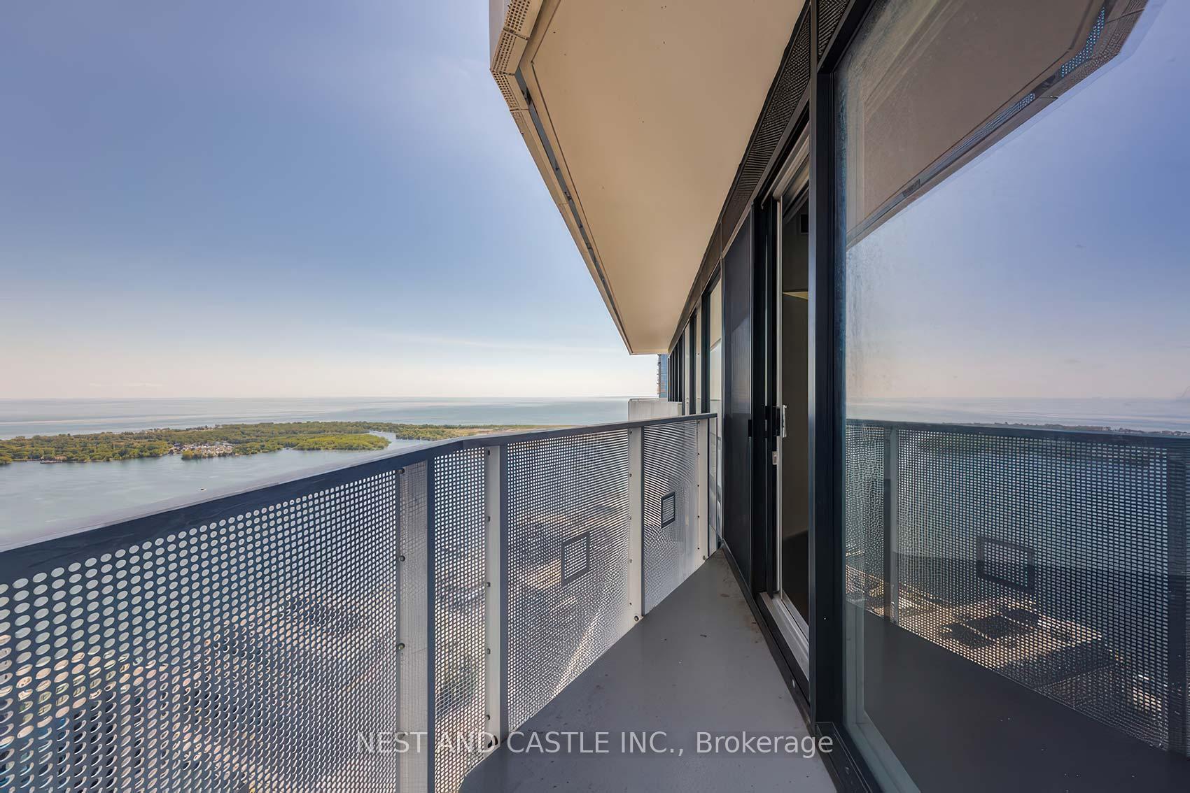 2 Bedrooms Condo at 100 Harbour, Toronto For sale