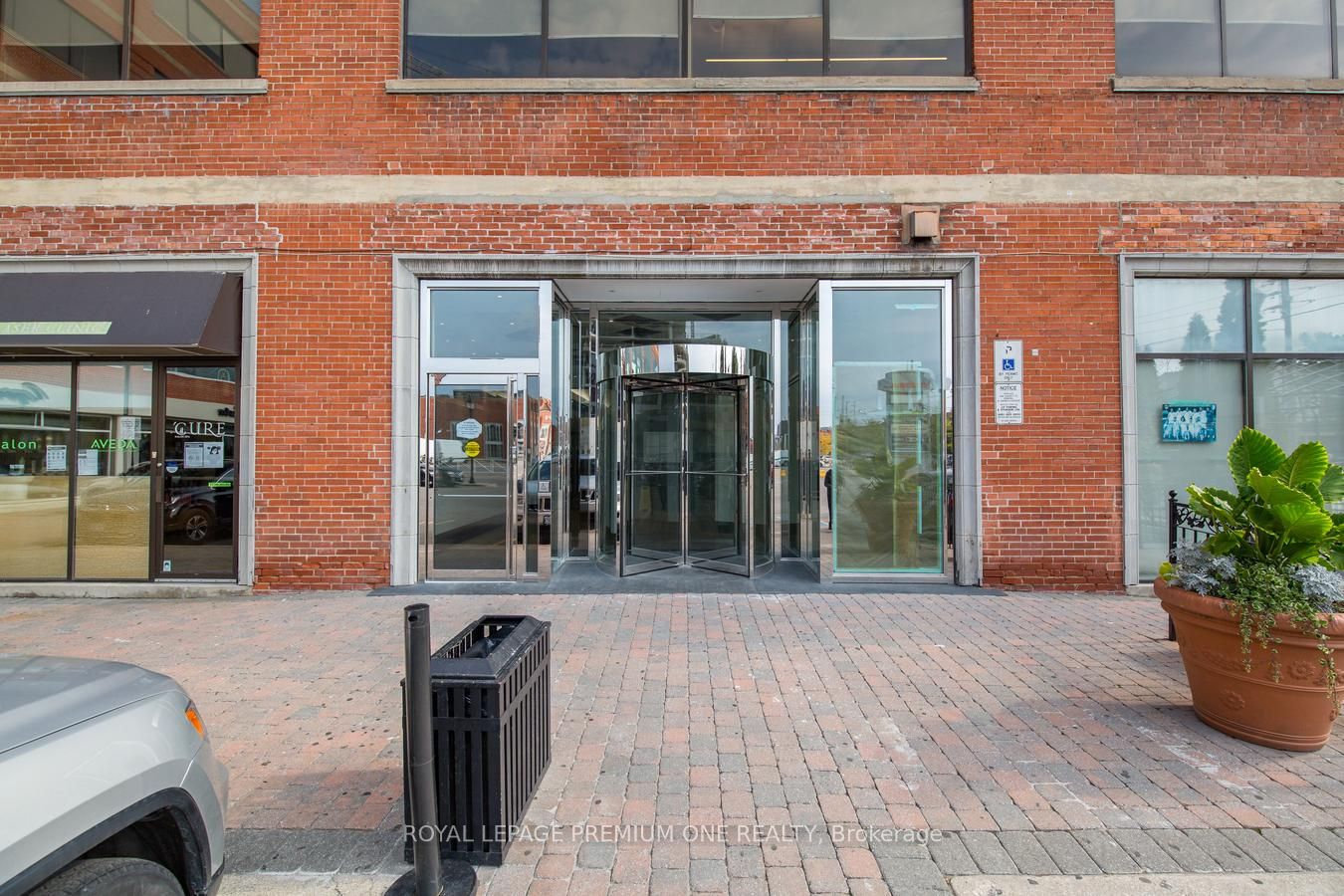672 Dupont Street, #304