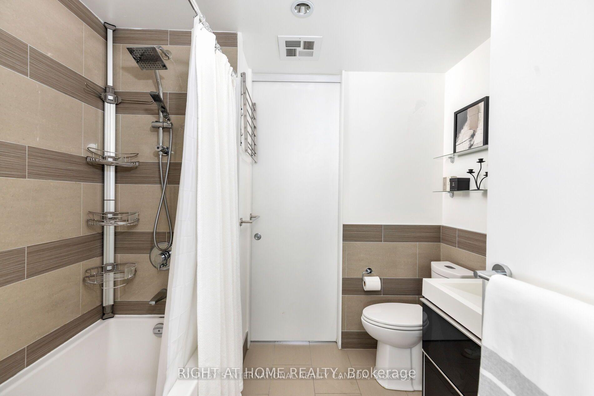 2 Bedrooms Condo at 390 Cherry, Toronto For sale