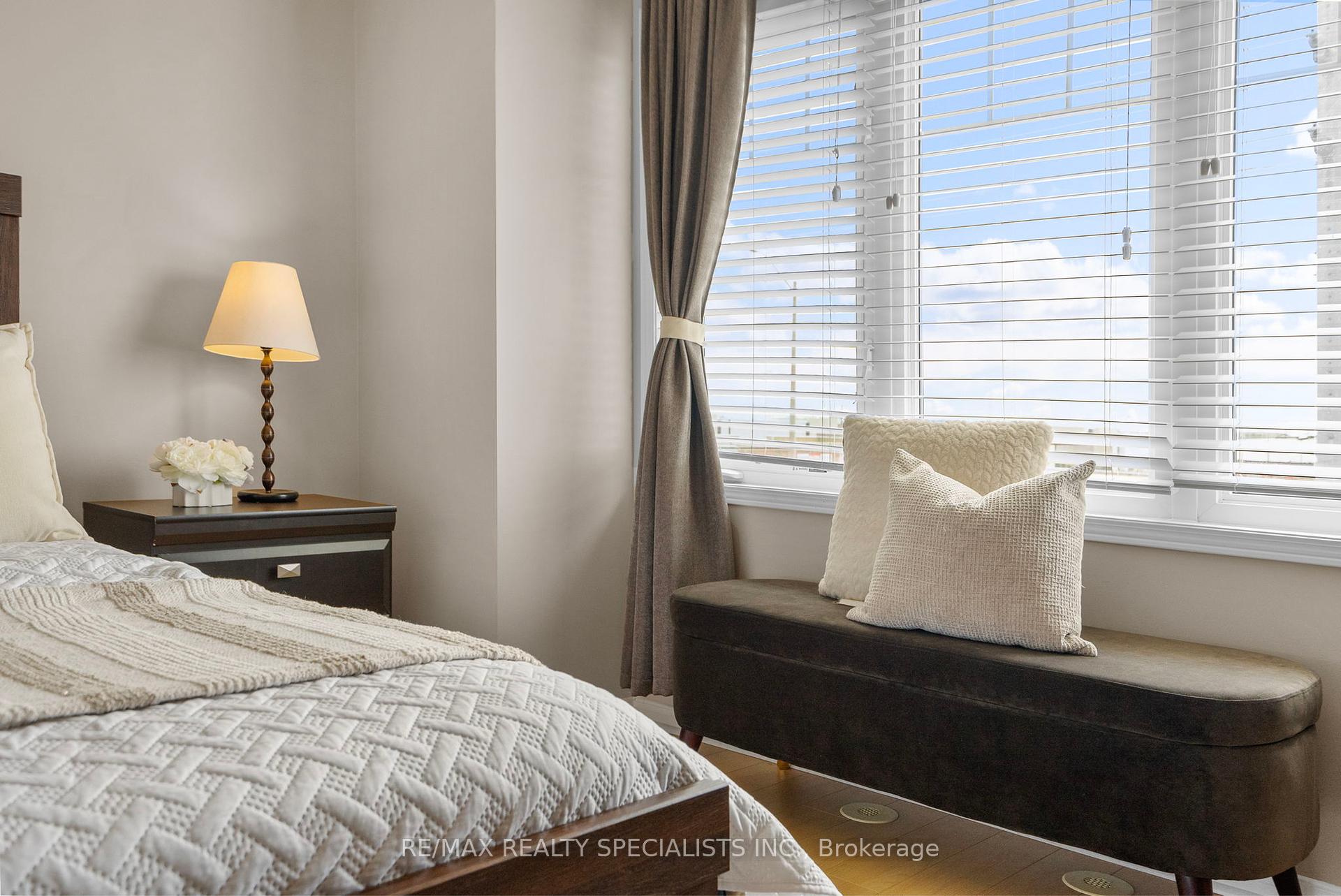 2 Bedrooms Condo at 3985 Eglinton, Mississauga For sale