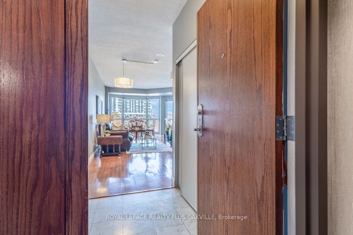 2511 Lakeshore Road W, #517