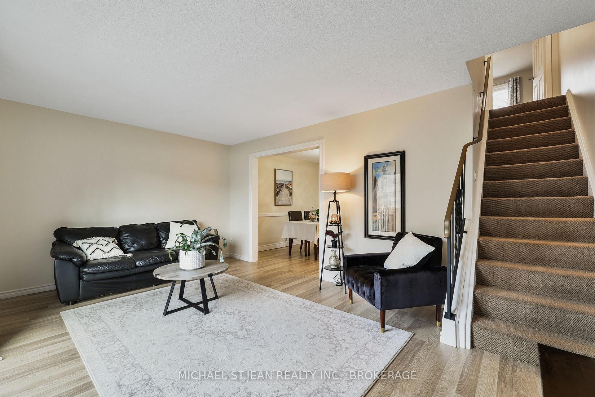 3 Bedrooms Condo at 1115 Paramount,  Hamilton For sale