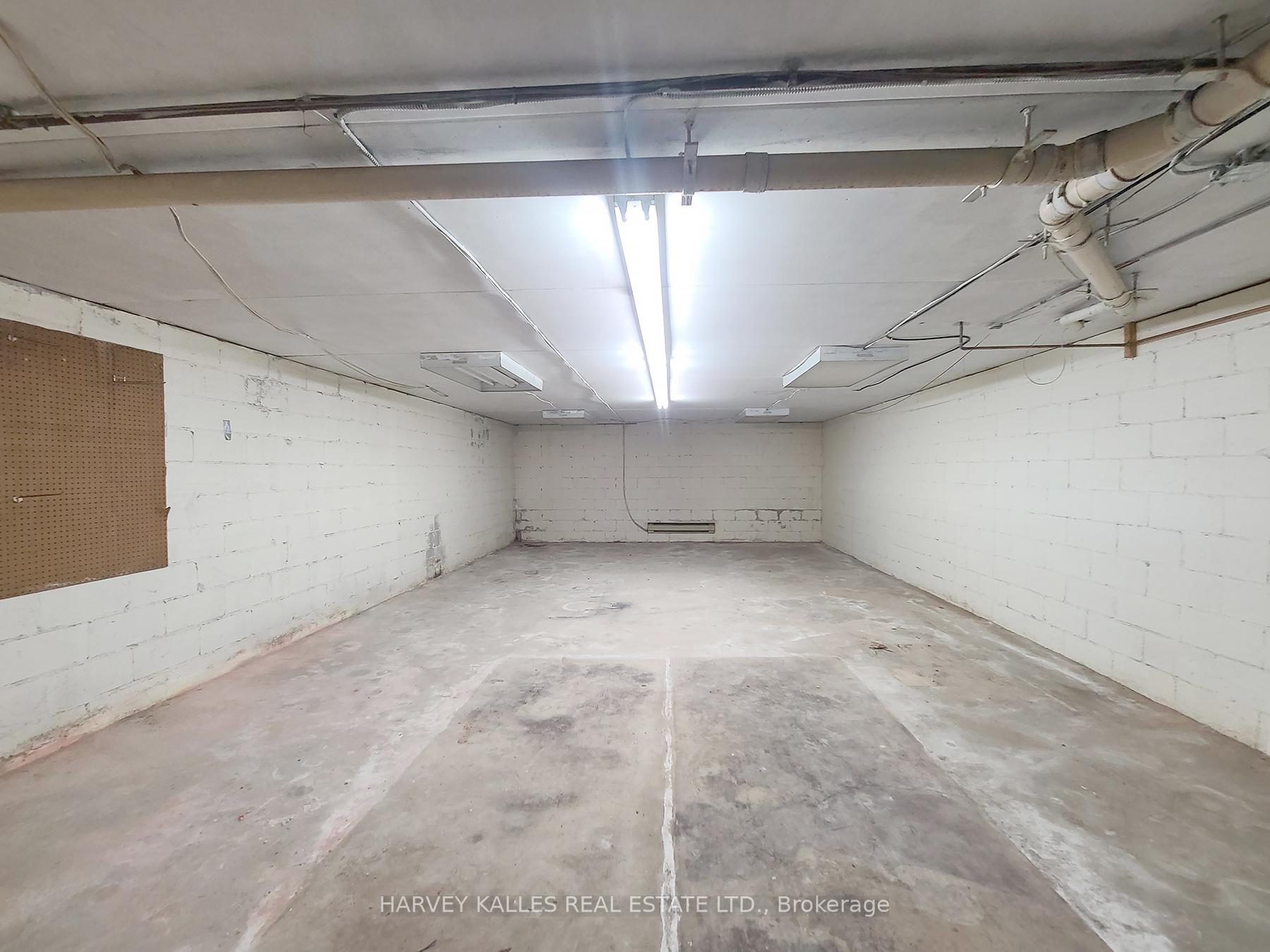 3819 Lake Shore Boulevard W retail