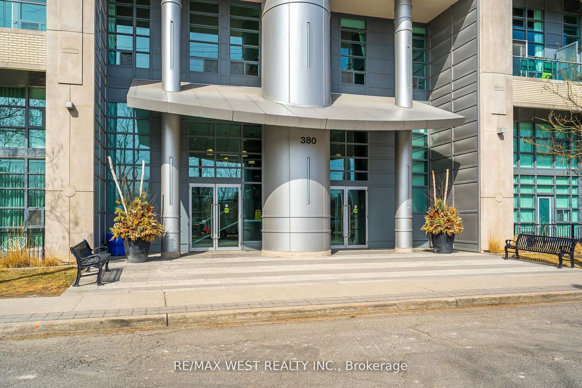 2 Bedrooms Condo at 380 Macpherson, Toronto For sale