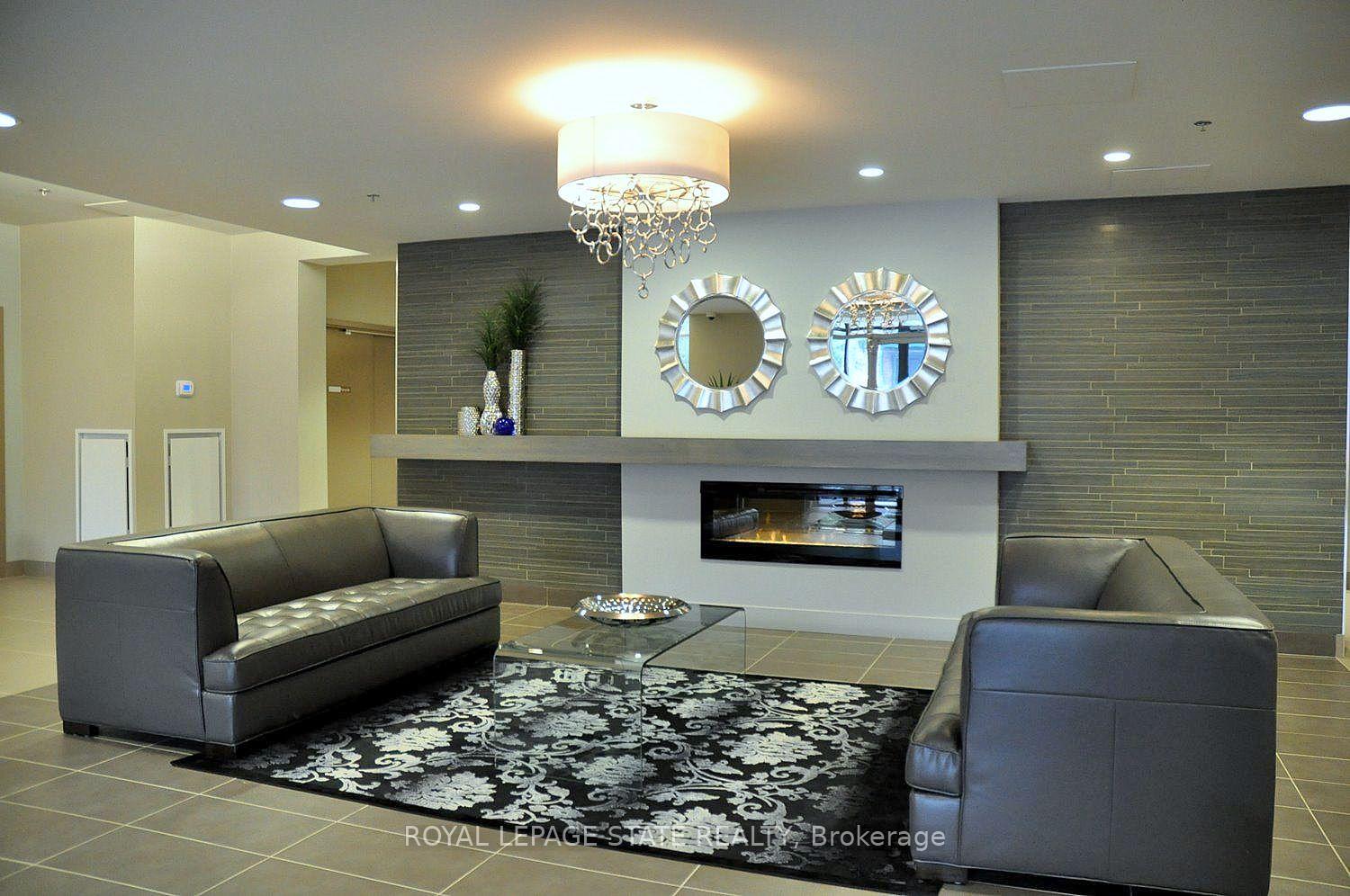 2 Bedrooms Condo at 90 Charlton, Hamilton For sale
