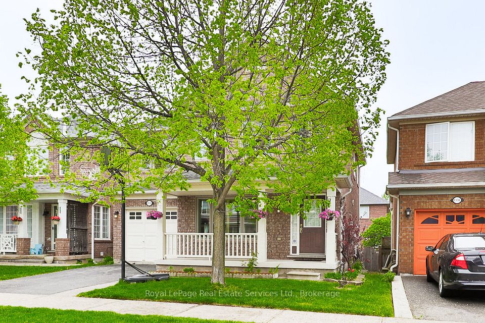 1332 Sagewood Crescent