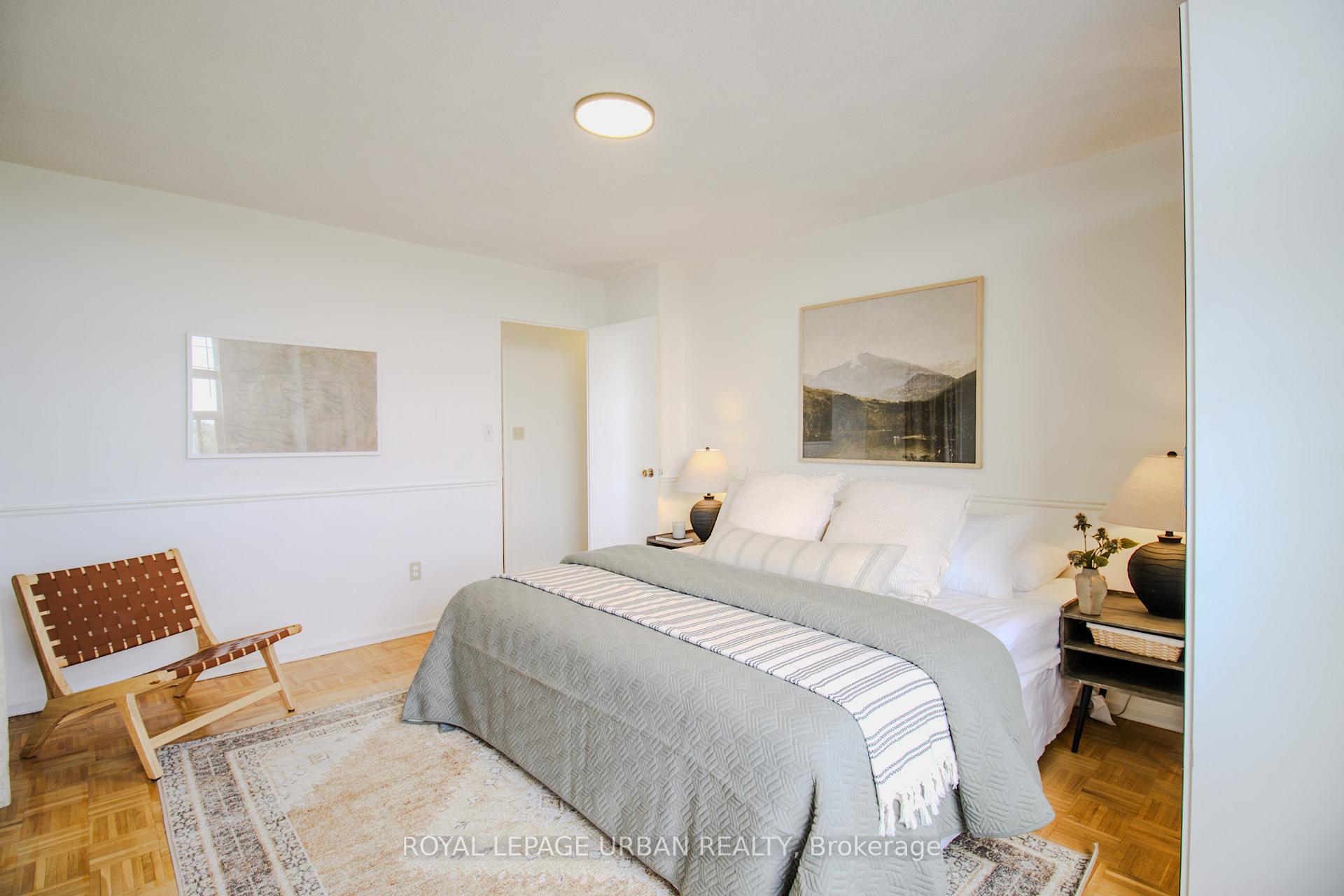 3 Bedrooms Condo at 20 Edgecliff, Toronto For sale