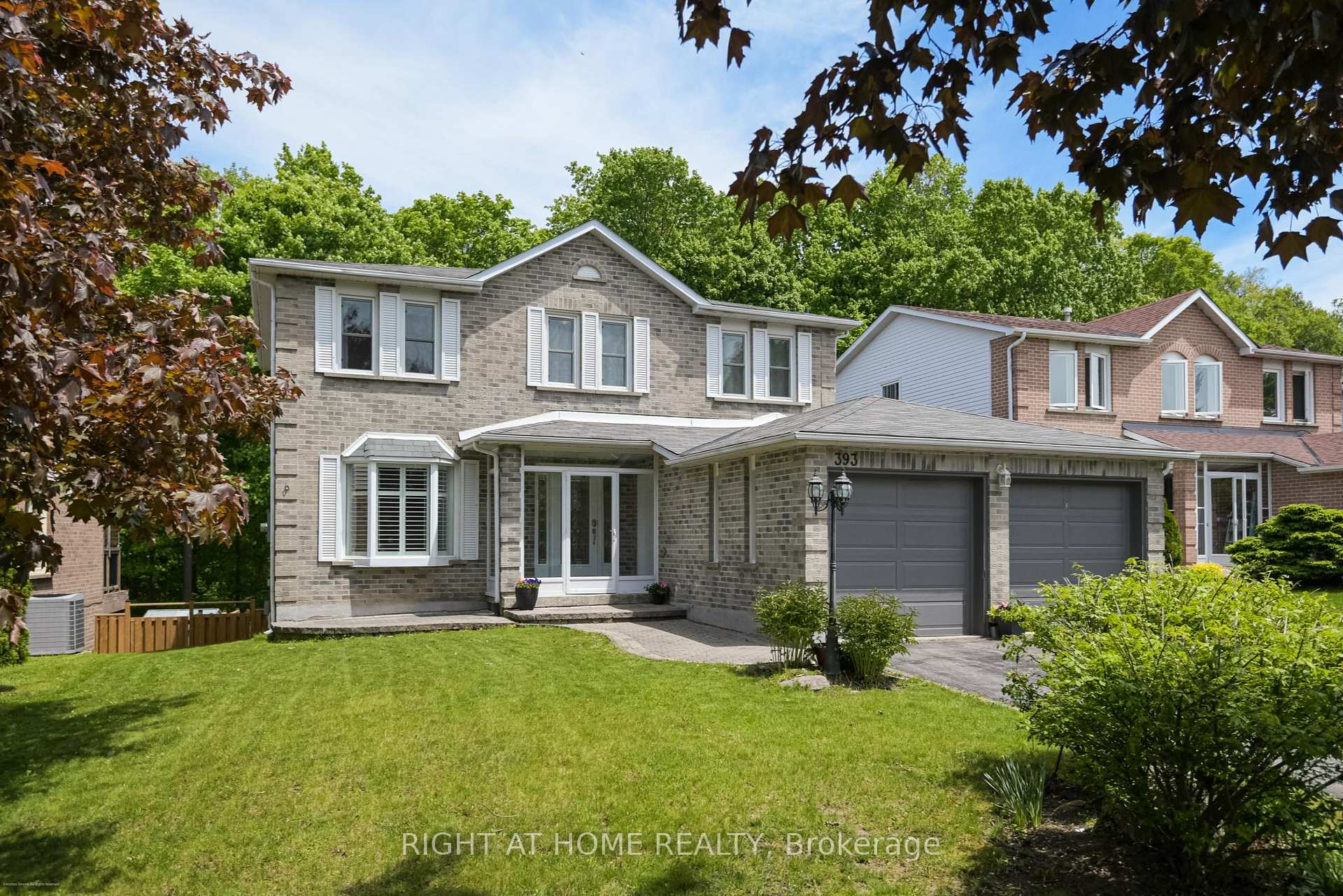 393 Vanden Bergh Boulevard, Newmarket, ON L3Y 7Z8
