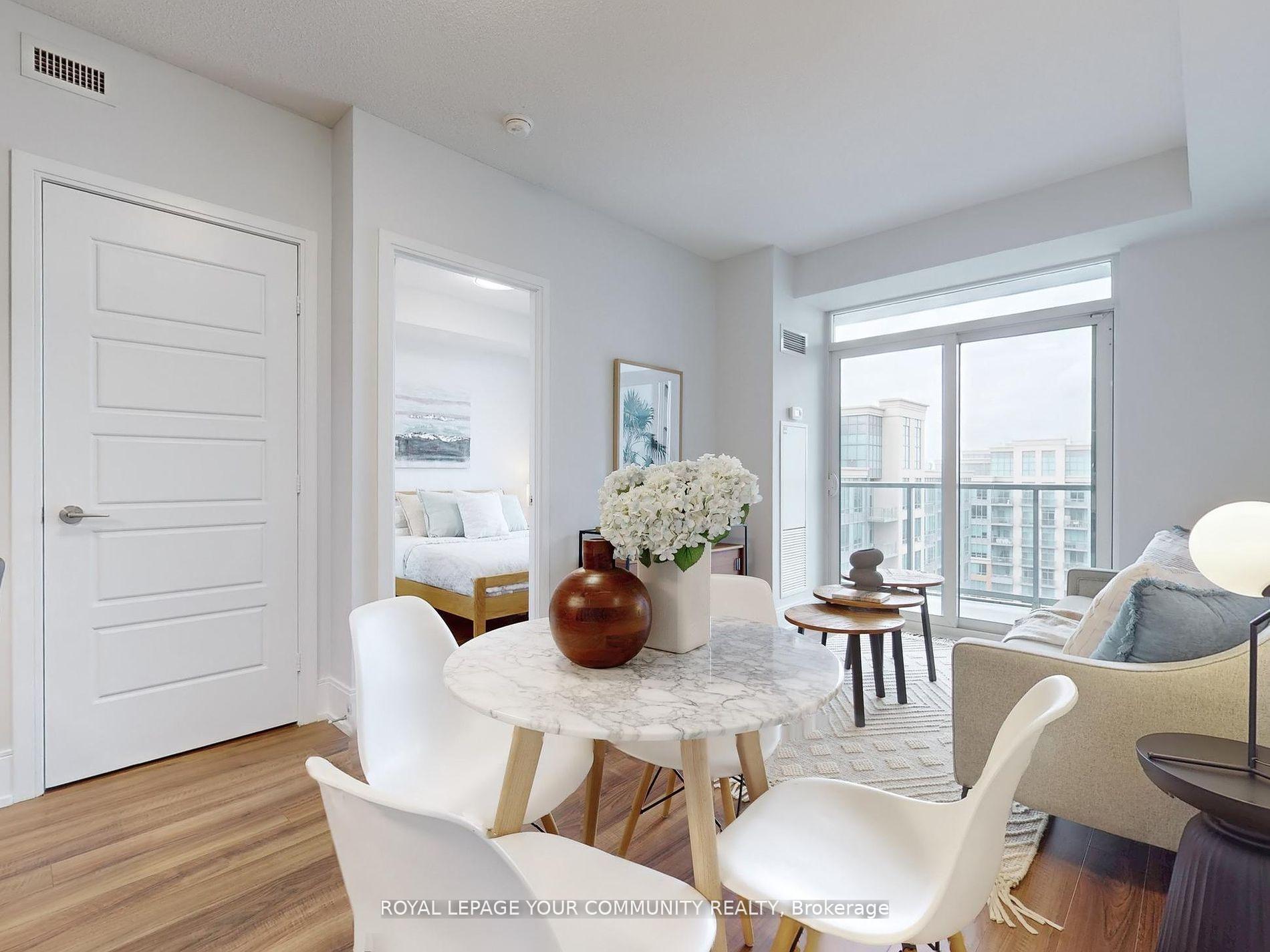 2 Bedrooms Condo at 15 Viking, Toronto For sale