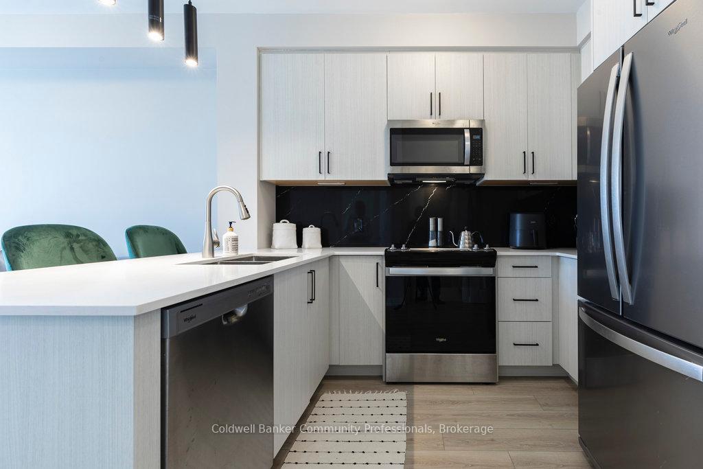 #208 – 120 Springvalley Crescent, Hamilton, ON L9C 0G2