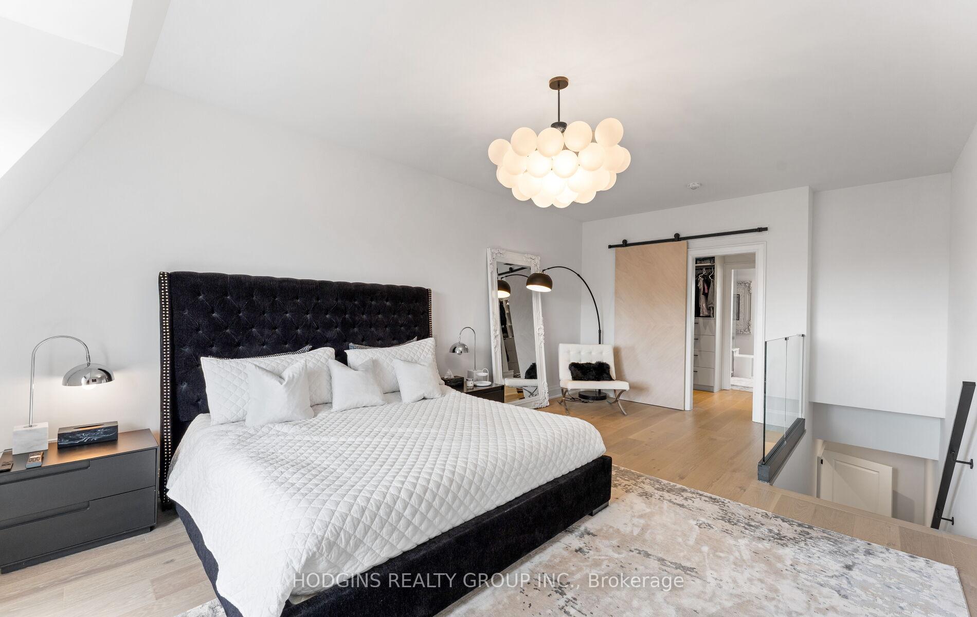 4 Bedrooms Condo at 10 Lunar, Mississauga For sale