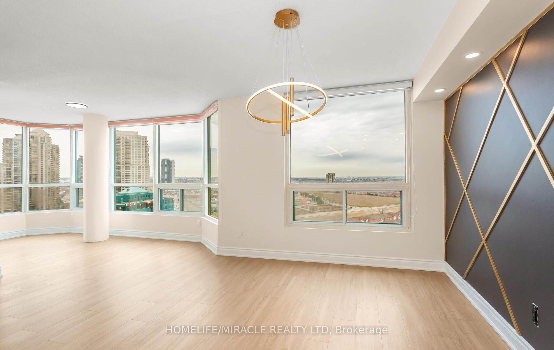 3 Bedrooms Condo at 4450 Tucana, Mississauga For sale
