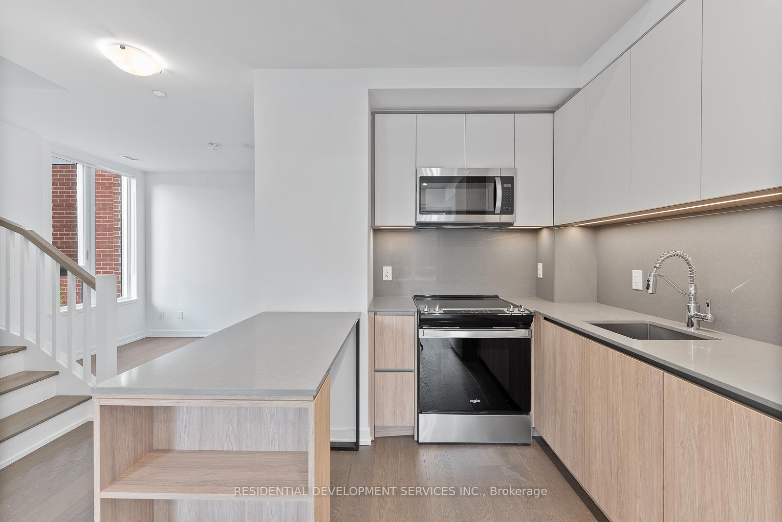 4 Bedrooms Condo at 15 Maryport,  Toronto For sale