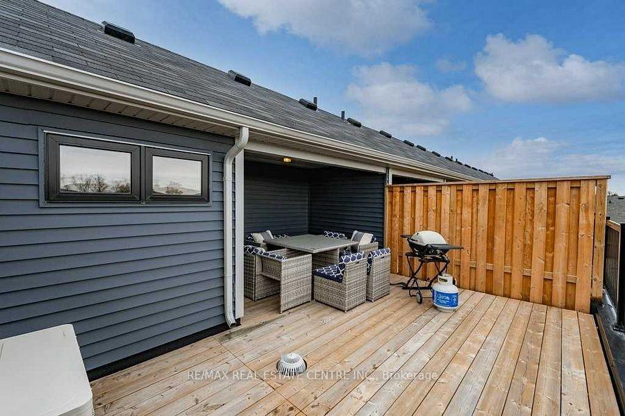 2 Bedrooms Condo at 219 Dundas, Hamilton For sale