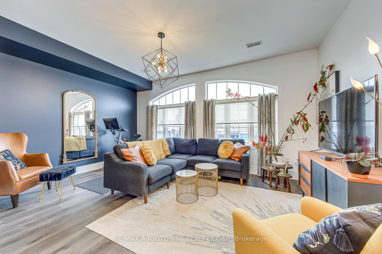 2 Bedrooms Condo at 1401 Plains, Burlington For sale