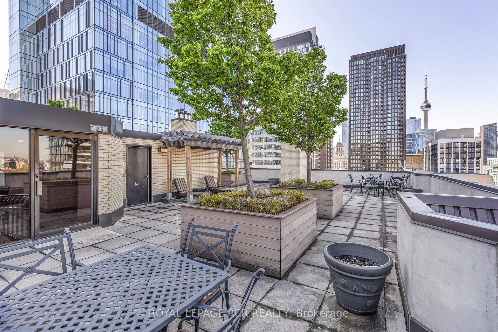 2 Bedrooms Condo at 195 St Patrick, Toronto For sale