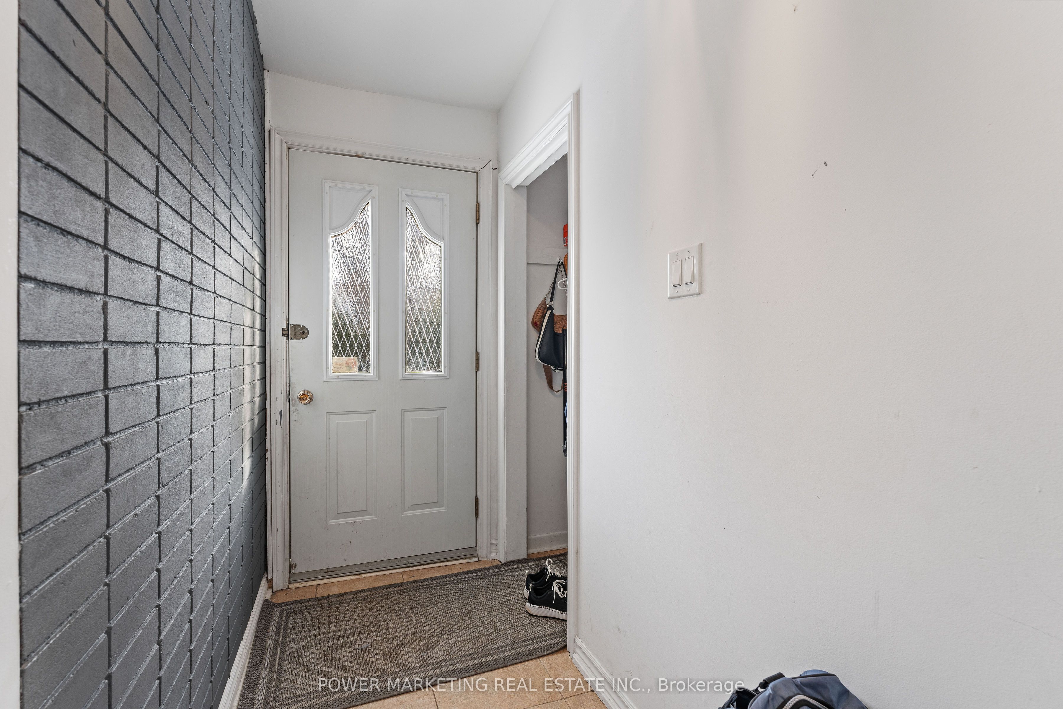 935 GOREN Avenue, ElmvaleAcresandArea, ON K1S 1N4