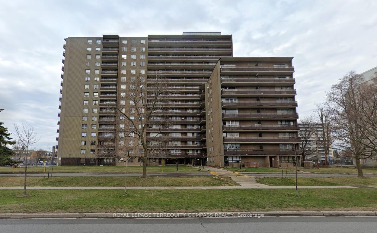 3 Bedrooms Condo at 180 Markham, Toronto For sale