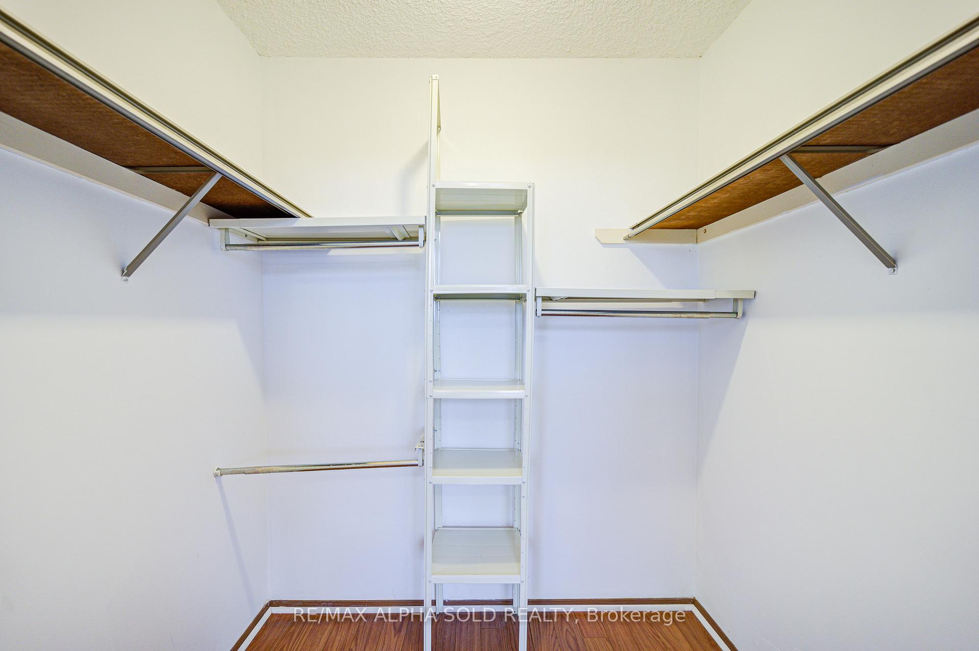 3 Bedrooms Condo at 100 Echo Point, Toronto For sale