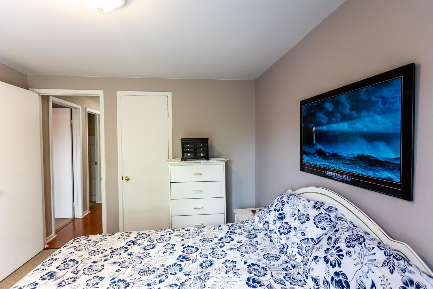 5 Bedrooms Condo at 405 Hyacinthe, Mississauga For sale
