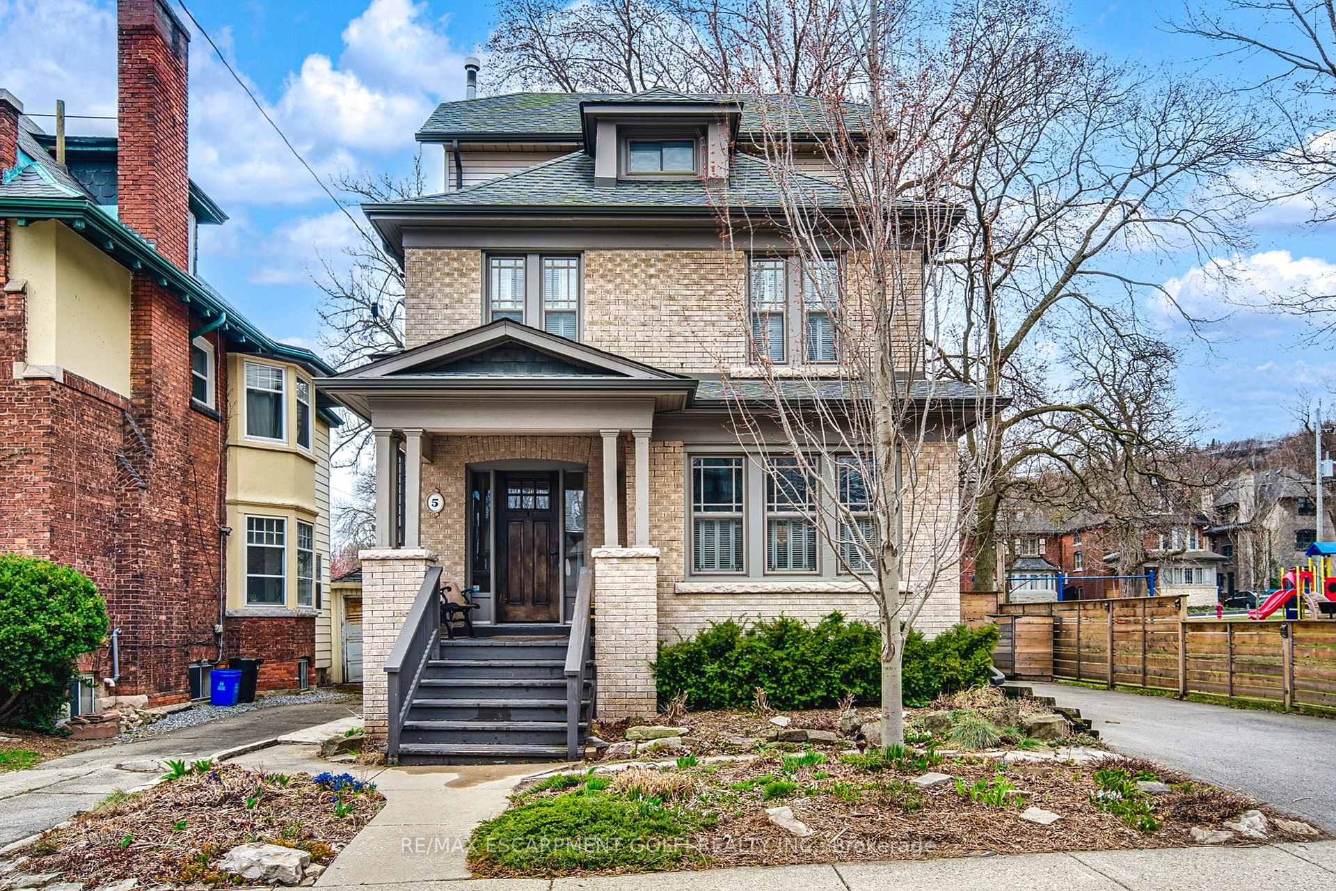 5 Mapleside Avenue, Hamilton, ON L8P 3Y4