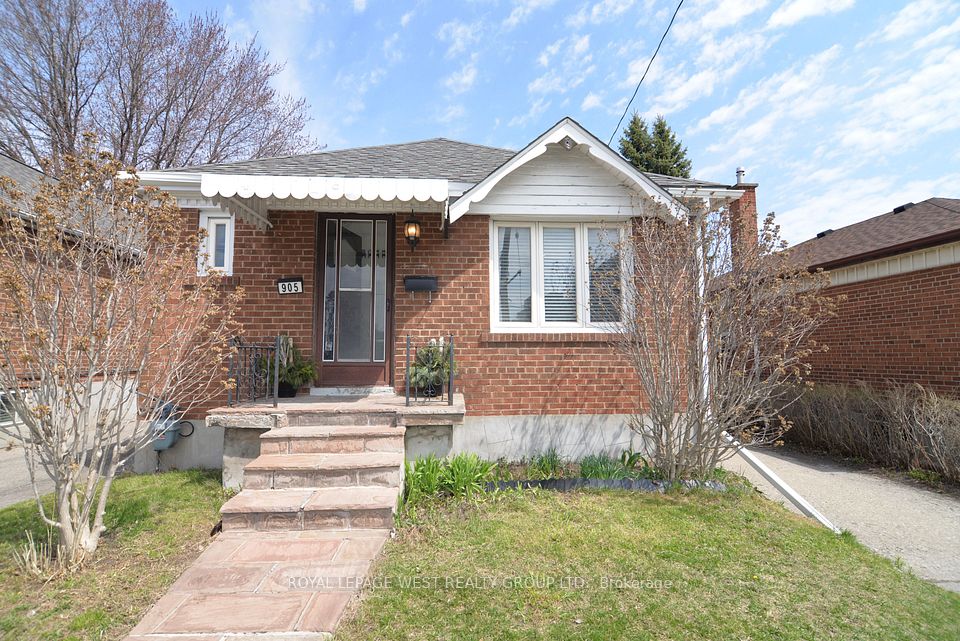 905 Islington