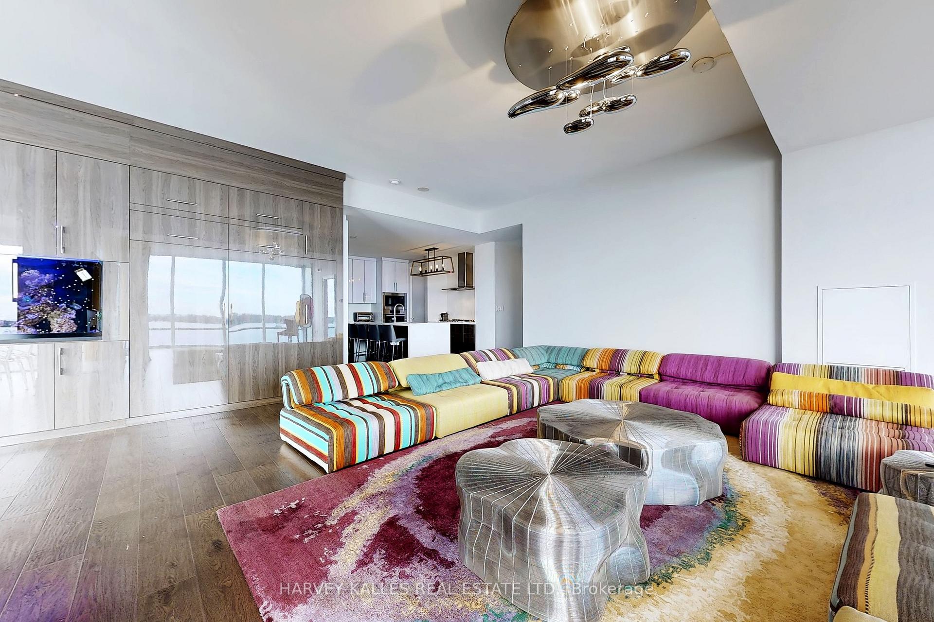 29 Queens Quay N/A E 1006