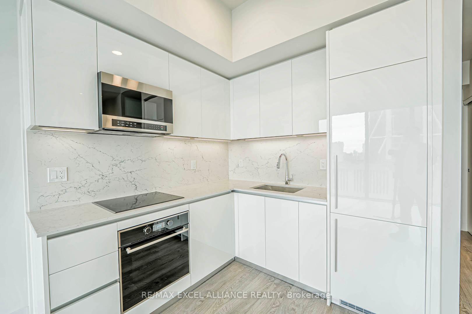 2 Bedrooms Condo at 8 Cumberland,  Toronto For sale