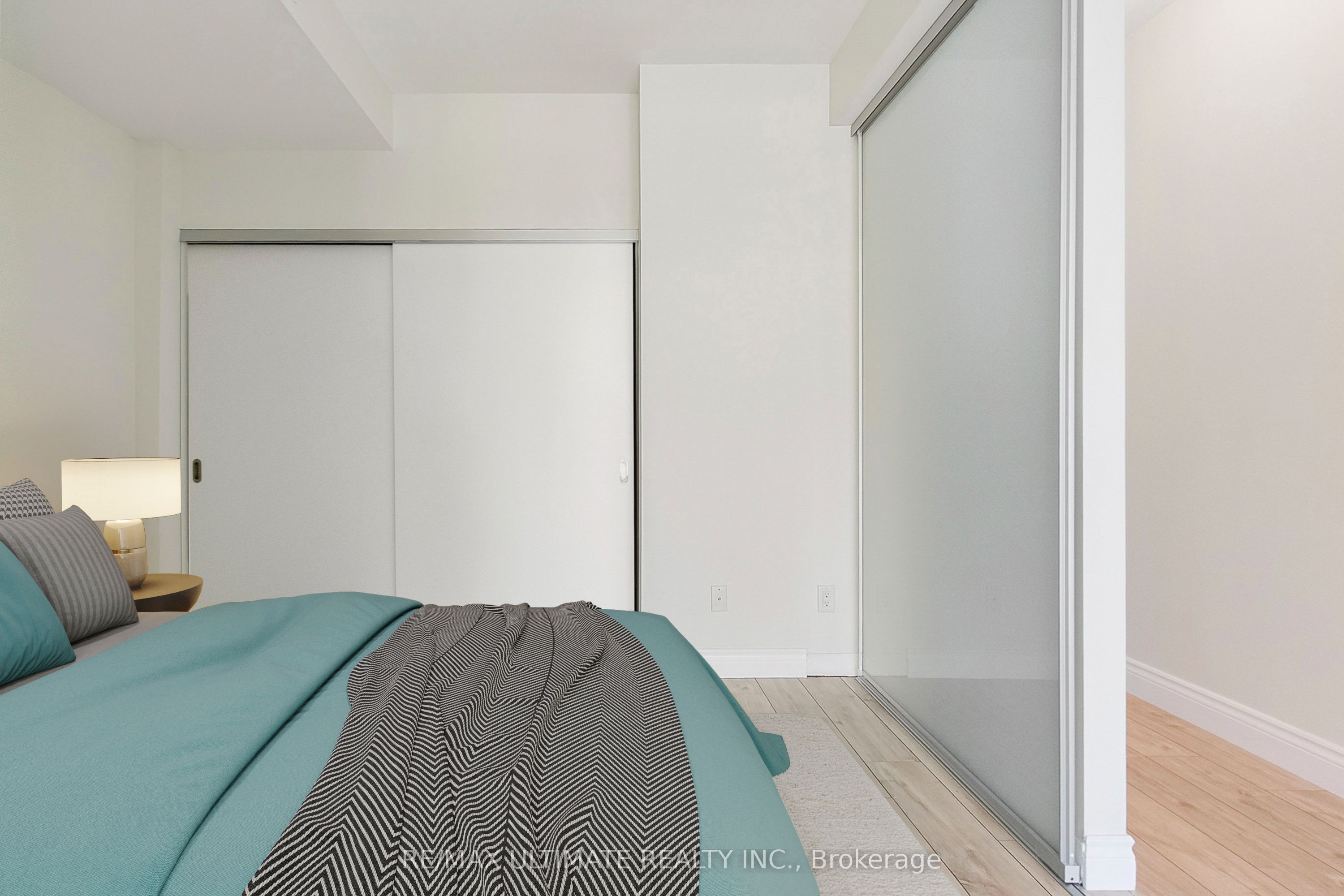 210 Simcoe Street, #611