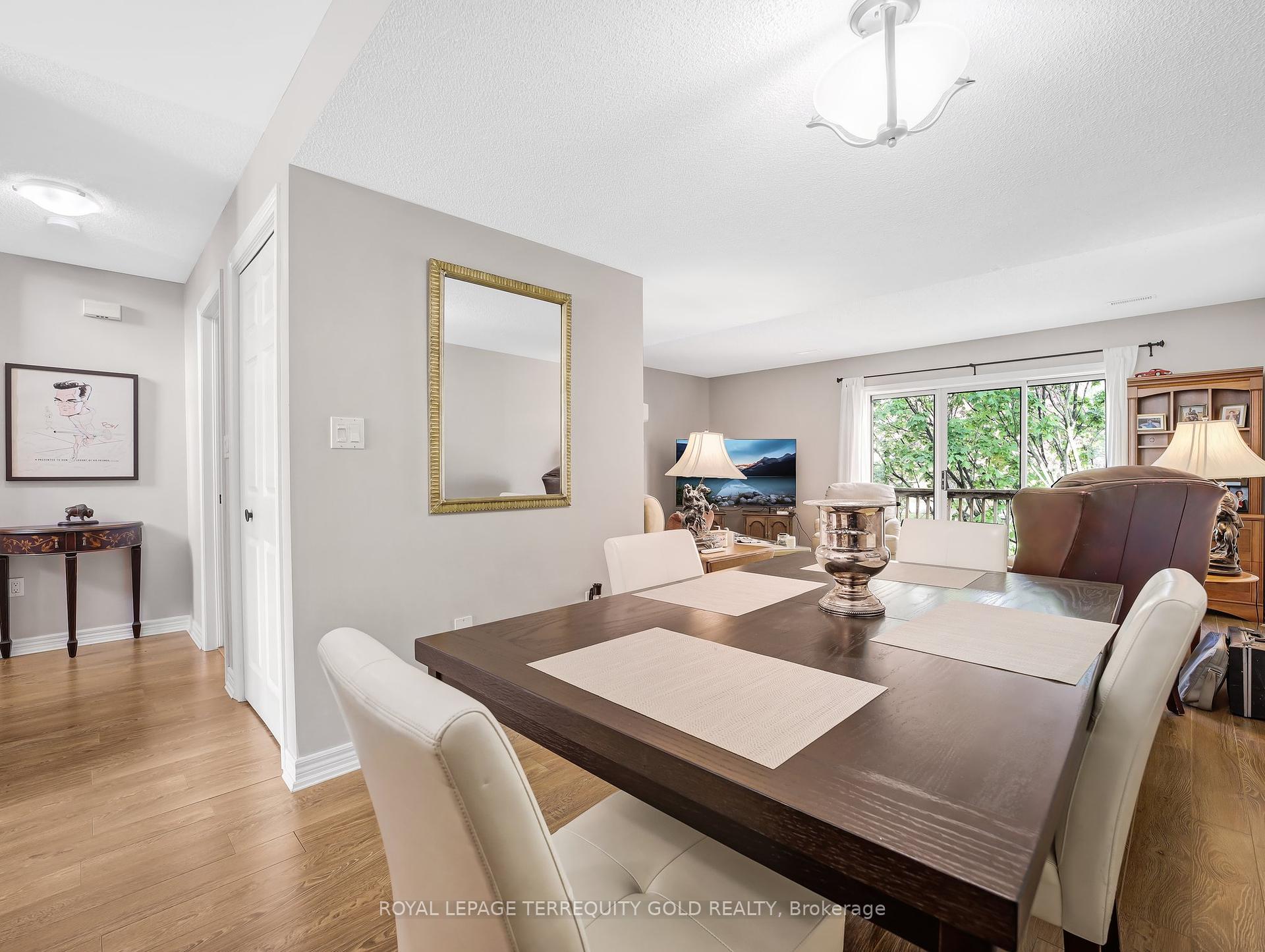 3 Bedrooms Condo at 4045 Upper Middle, Burlington For sale