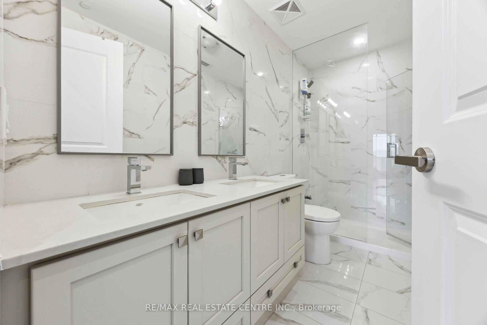 3 Bedrooms Condo at 9075 Jane,  Vaughan For sale