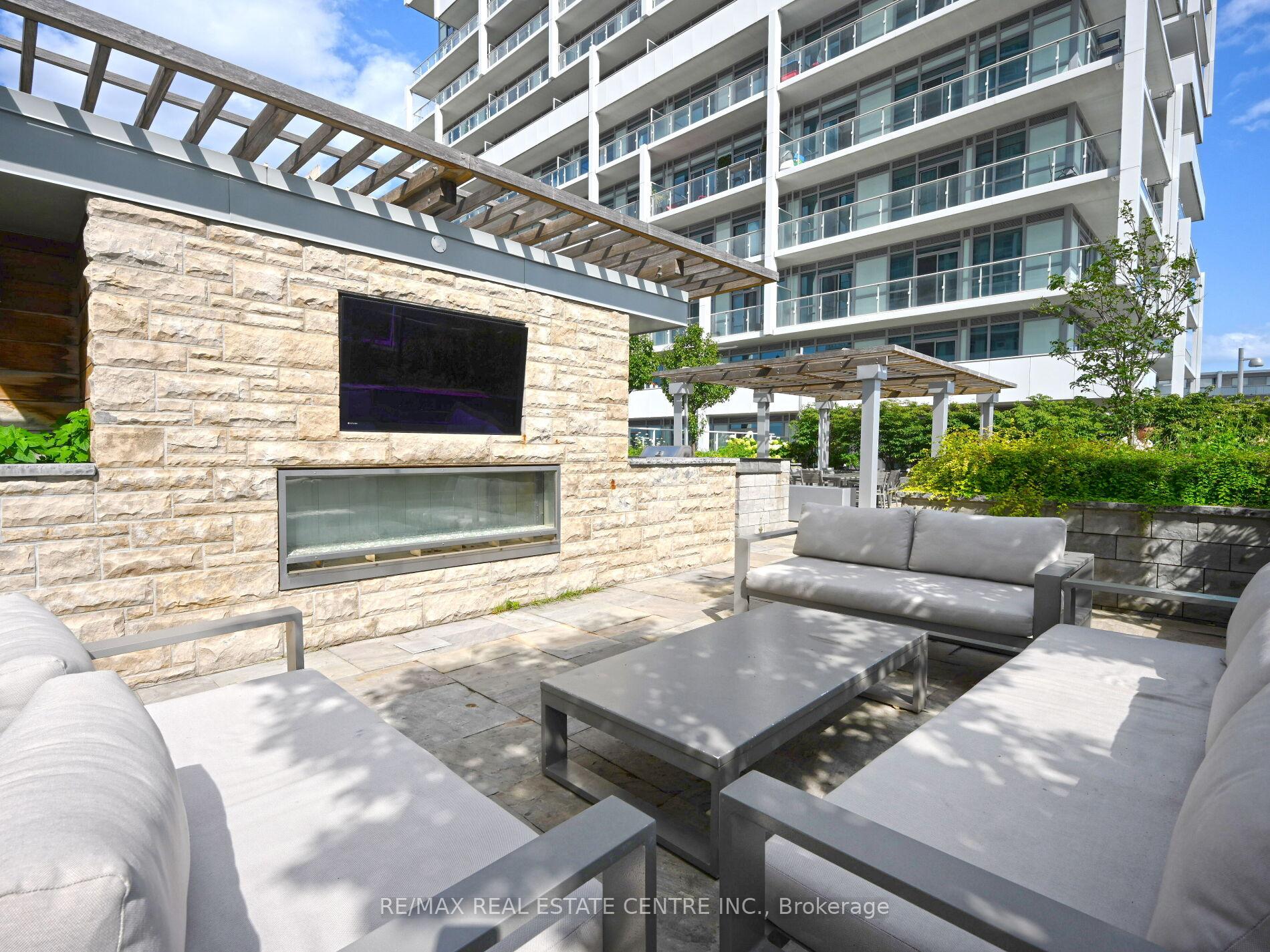 2 Bedrooms Condo at 65 Speers, Oakville For sale