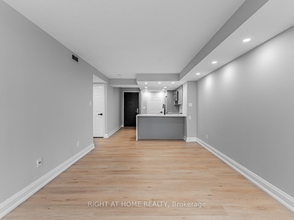 1 Bedroom Condo at 55 Kingsbridge Garden,  Mississauga For sale