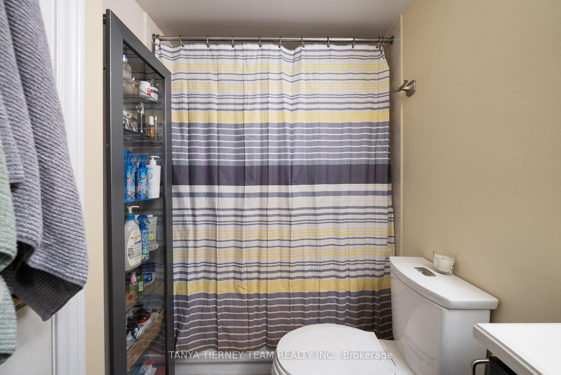 2 Bedrooms Condo at 68 Corporate, Toronto For sale