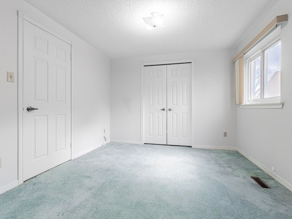 18 Finlayson Court W