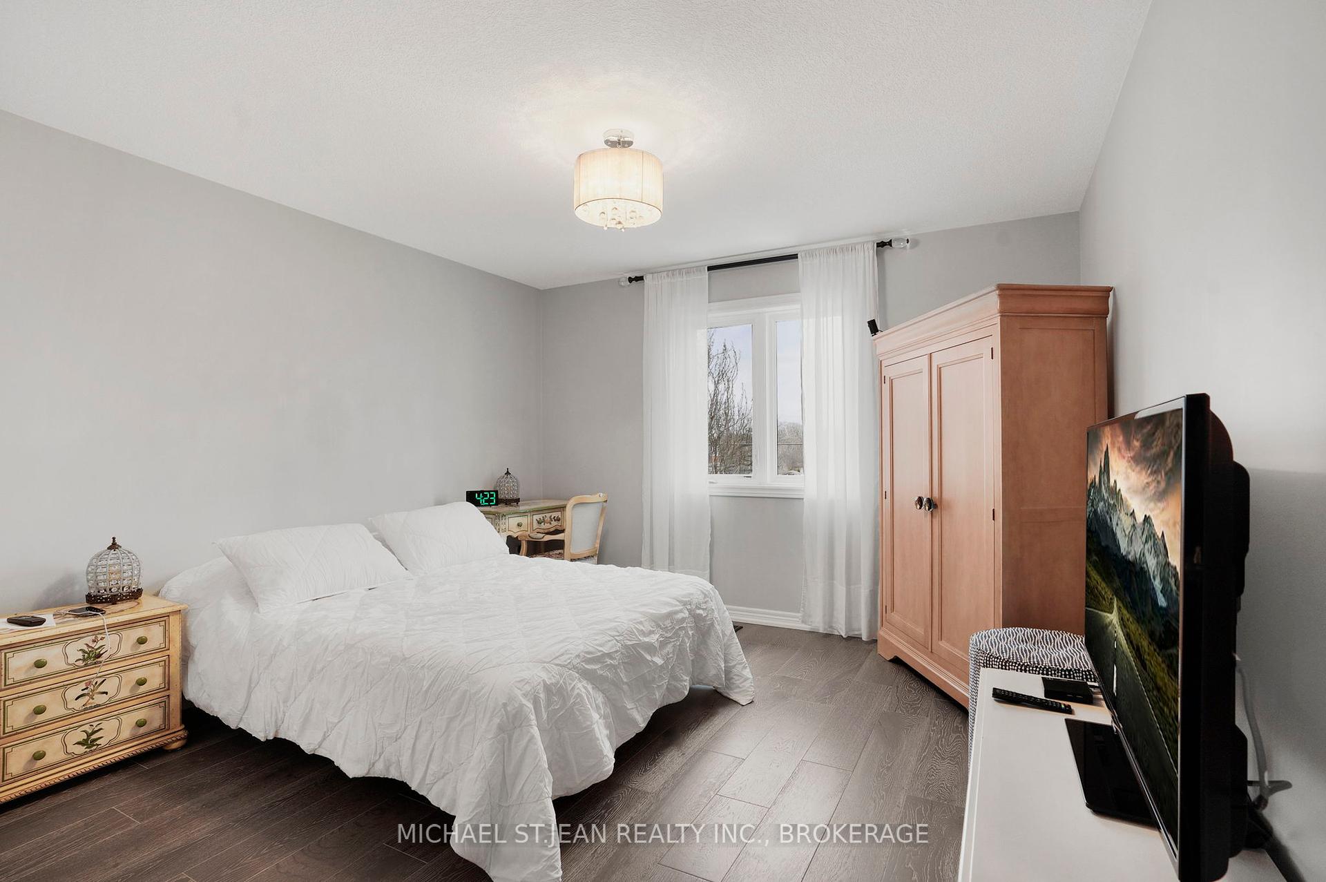 3 Bedrooms Condo at 5056 New,  Burlington For sale