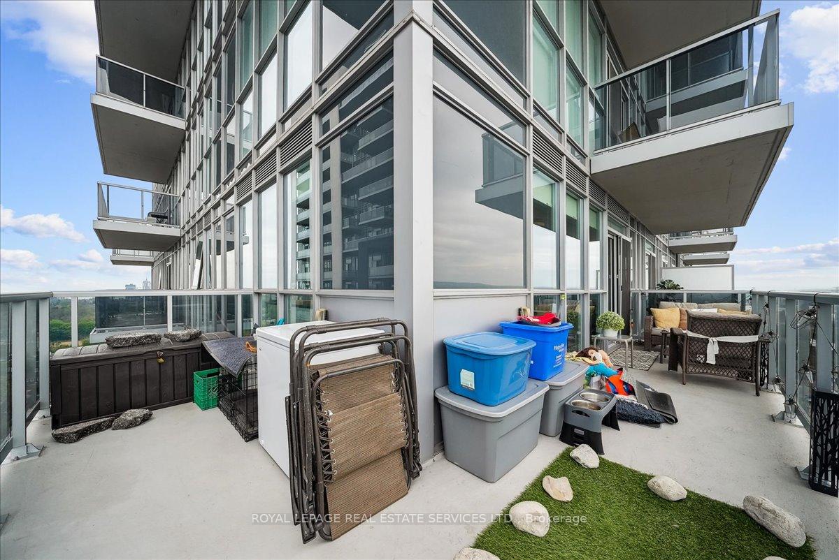 2 Bedrooms Condo at 2081 Fairview, Burlington For sale